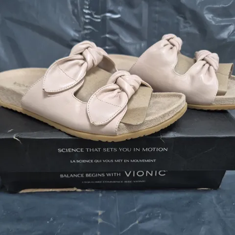 BOXED PAIR OF VIONIC ELLIE ELARA SANDALS IN CAMEO ROSE SIZE 7