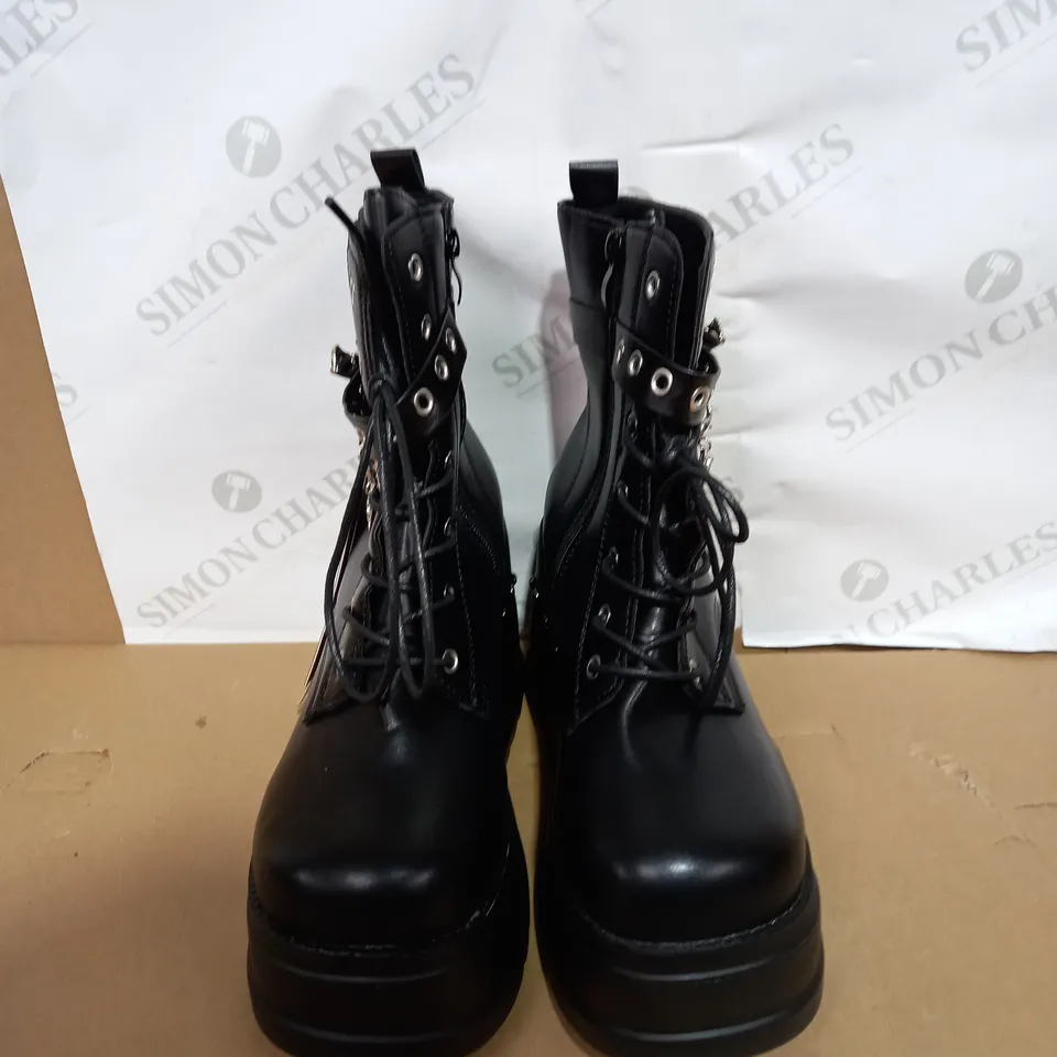 BOXED PAIR OF ROMWE GOTH EYELET AND BAT DESIGN LACE-UP FRONT WEDGE BOOT SIZE 40
