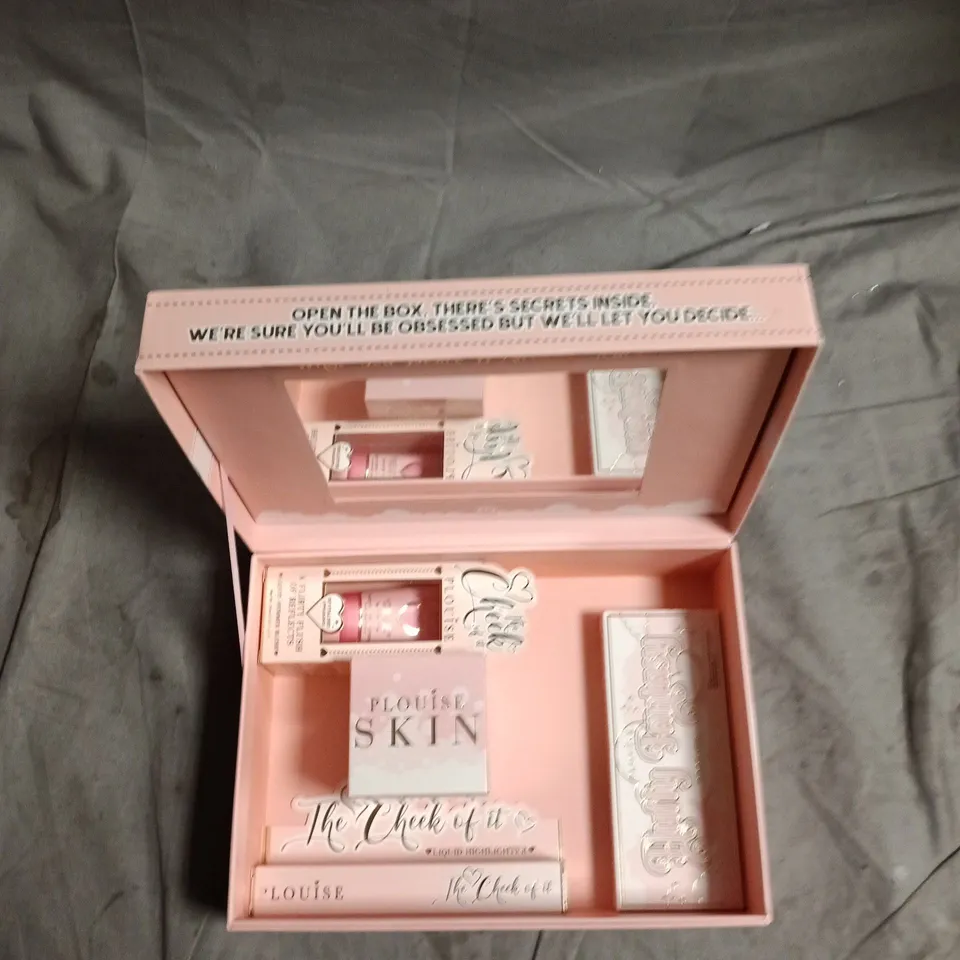 P LOUISE FULFILLING DREAMS MAKEUP SET – PINK BOXED
