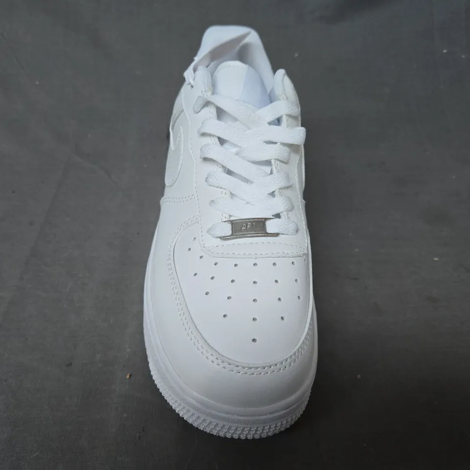 PAIR OF NIKE AIR FORCE 1 SHOES IN WHITE UK SIZE 5.5