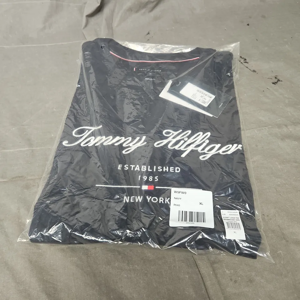 TOMMY HILFIGER LOGO SCRIPT TEE IN DESERT SKY SIZE XL