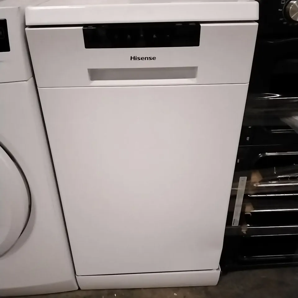 HISENSE FREESTANDING SLIMLINE DISHWASHER IN WHITE - HS523S15WUK