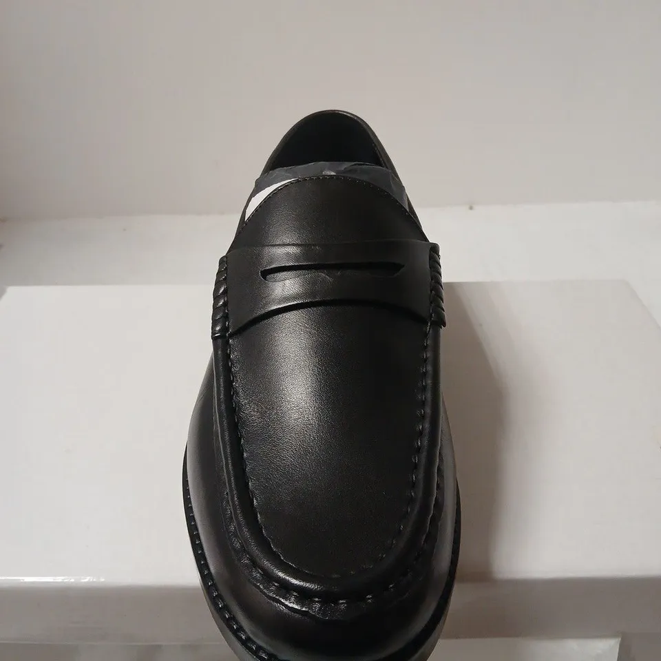 BOXED PAIR OF KURT GEIGER FRANCIS MEN'S BLACK LEATHER CASUAL LOAFERS – UK 8