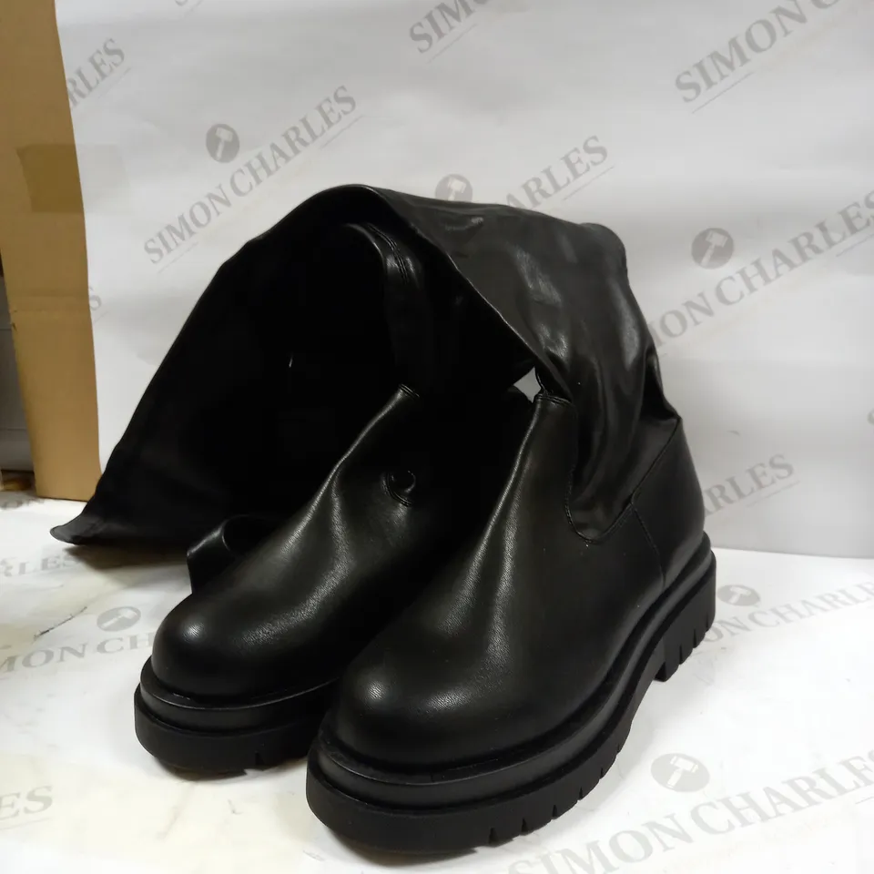  DESIGNER STYLE ORIGINS CHUNKY OVER THE KNEE BOOT IN BLACK PU UK SIZE 6