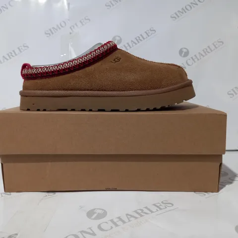 BOXED PAIR OF UGG K TAZZ SLIP-ON SHOES IN BROWN UK SIZE 5