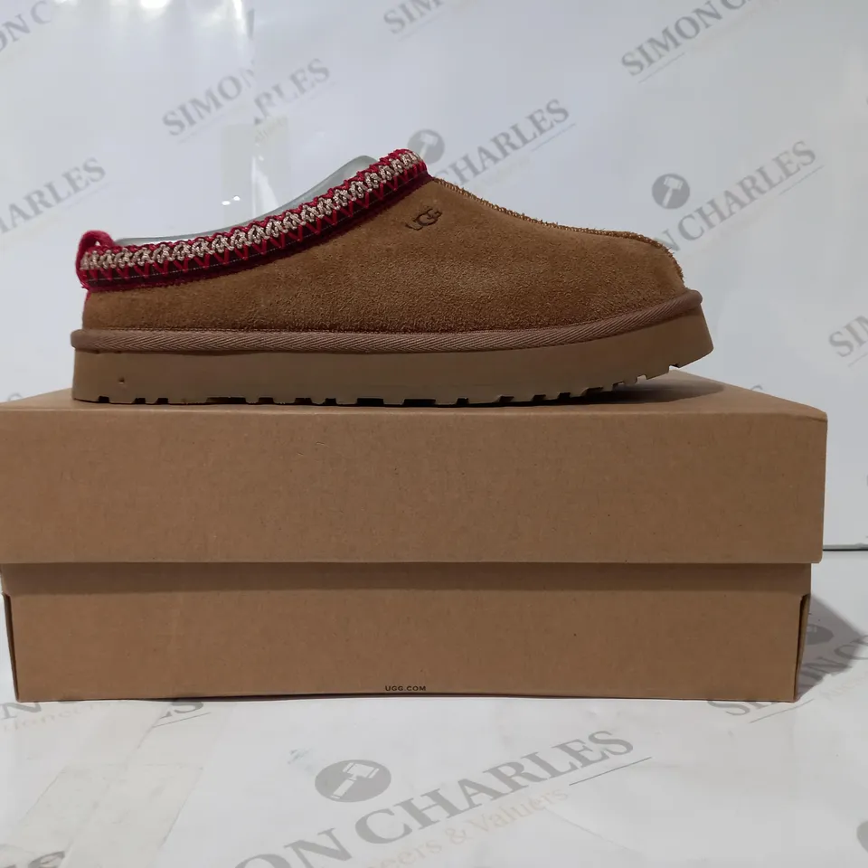 BOXED PAIR OF UGG K TAZZ SLIP-ON SHOES IN BROWN UK SIZE 5