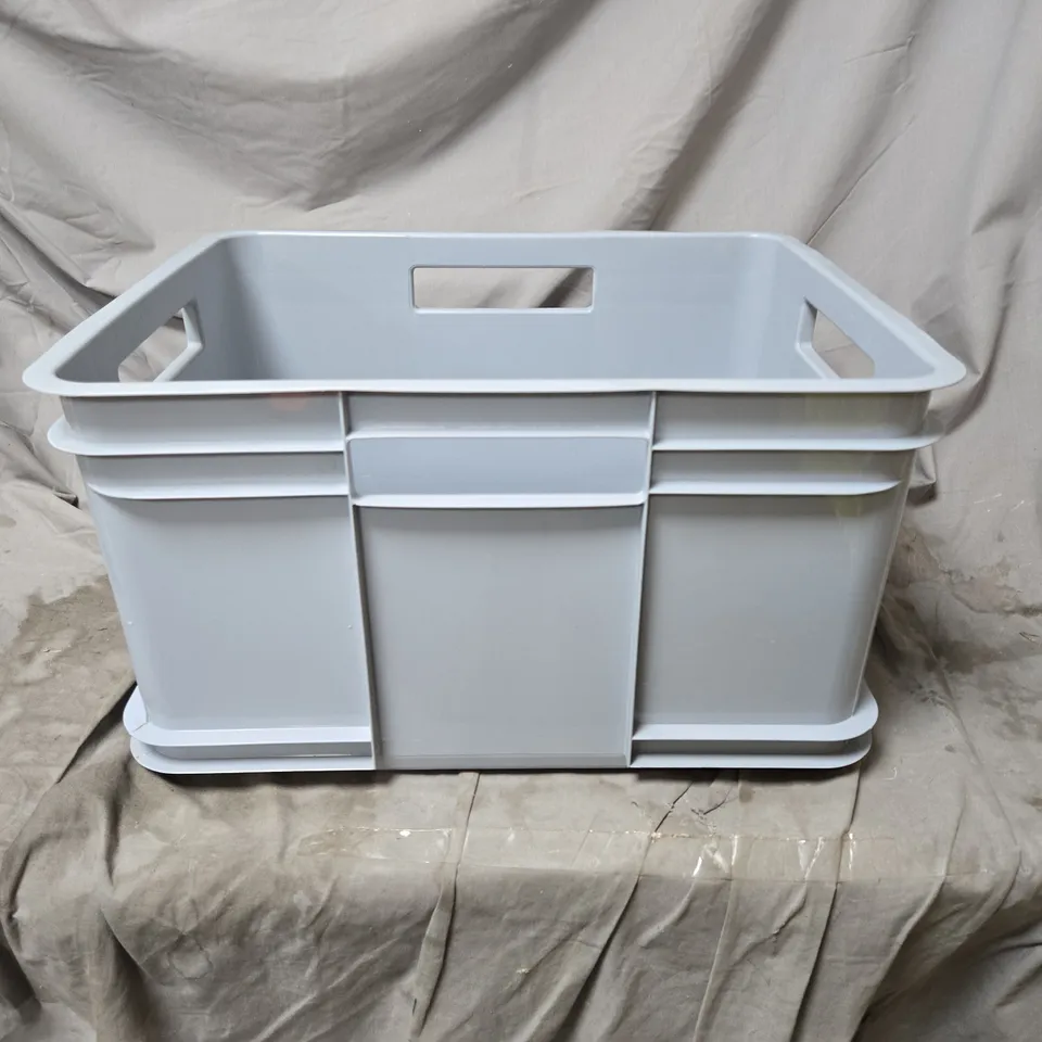 LIGHT GREY PLASTIC STORAGE BASKET WITH SIDE HANDLES