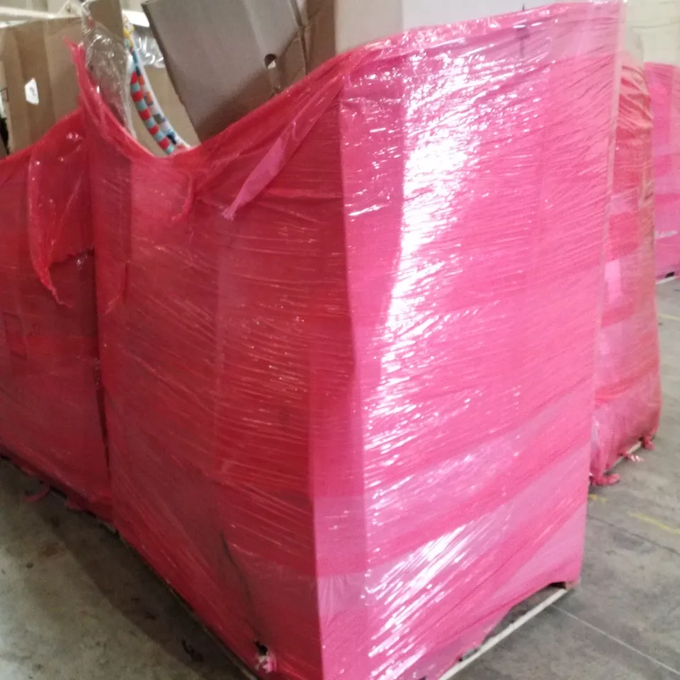 PALLET CONTAINING ASSORTED PRODUCTS INCLUDING STROLLER & PLAY FENCES