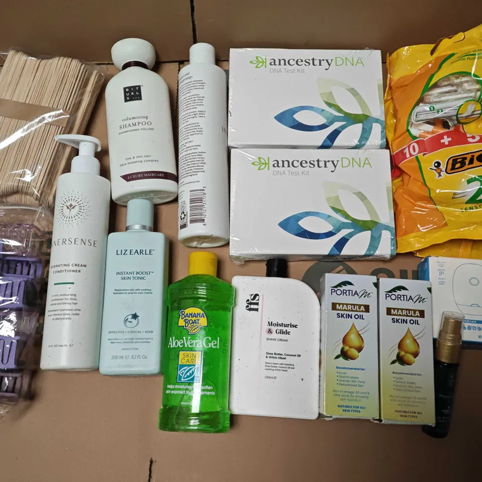 LOT OF ASSORTED HEALTH AND BEAUTY ITEMS TO INCLUDE BIC RAZORS, LIZ EARLE SKIN TONIC AND PORTIA SKIN OIL
