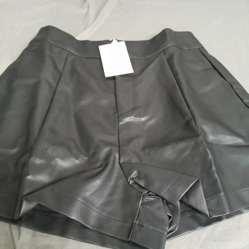 IN THE STYLE BLACK HIGH WAISTED BOXY SHORTS - SIZE UK 12