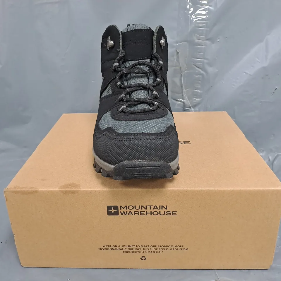 BOXED PAIR OF MOUNTAIN WAREHOUSE MCLEOD WOMEN'S WIDE FIT OUTDOOR WALKING BOOTS IN BLACK SIZE UK 6