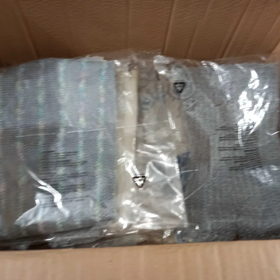 LOT OF 22 ASSORTED KNITWEAR CLOTHING ITEMS - VARIOUS SIZES