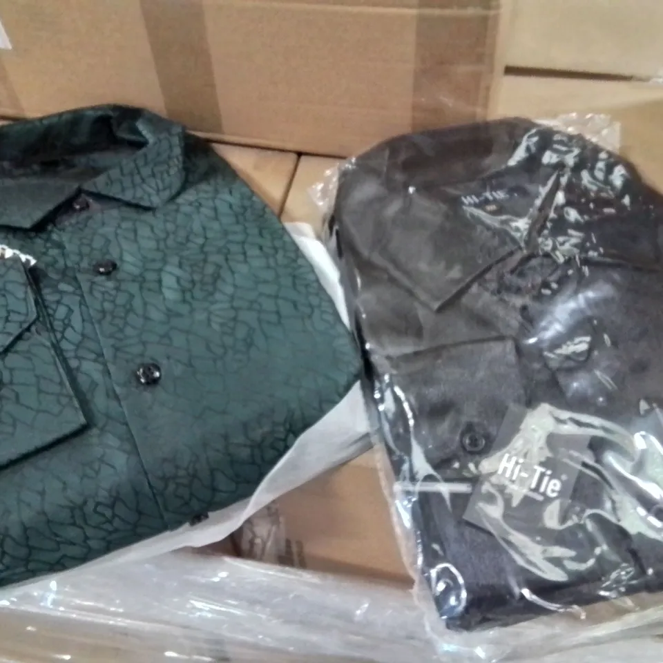 PALLET CONTAINING LARGE QUANTITY OF BRAND NEW CAT TREES, AND SHIRTS