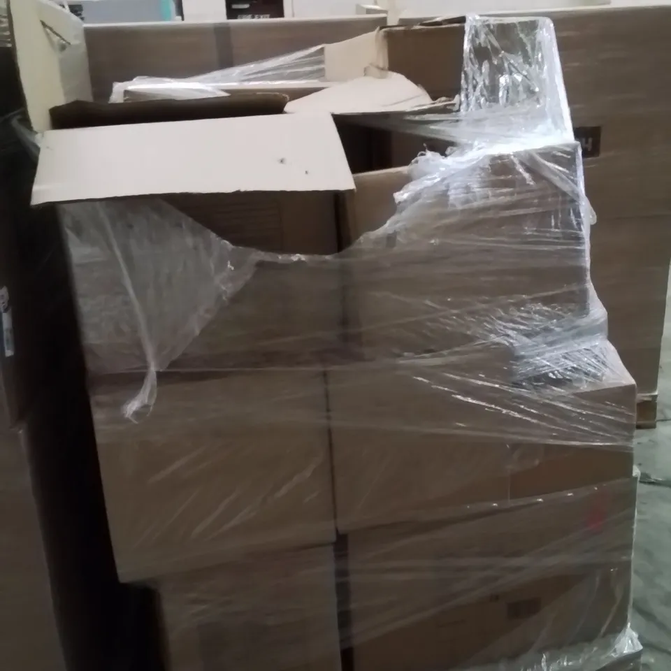 PALLET CONTAINING A LARGE QUANTITY OF ASSORTED CHRISTMAS DECORATIONS AND PRODUCTS TO INCLUDE;LED WOODEN TREE,VELVET STOCKING,TOPPERS