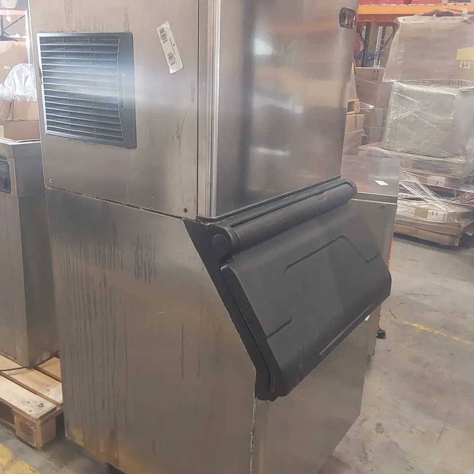 FOSTER F302 AFX LARGE ICE MACHINE ON BIN