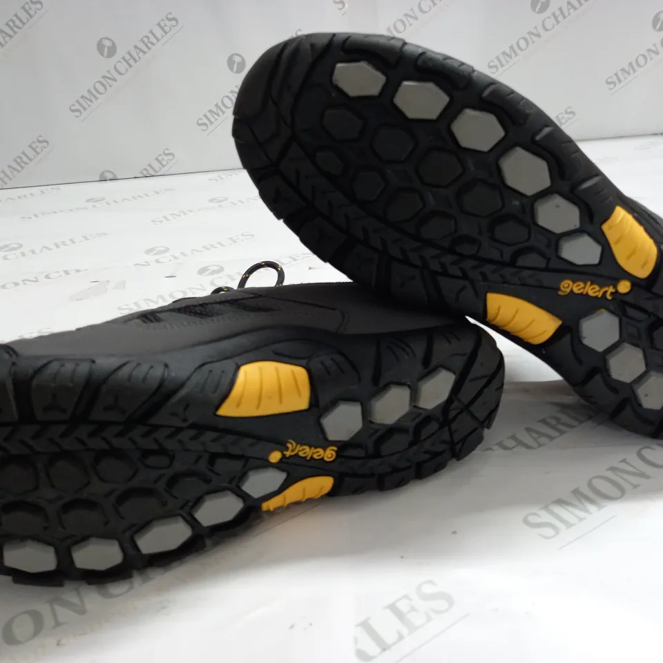GELERT WATERPROOF ROCKY SHOES IN CHARCOAL - UK 9