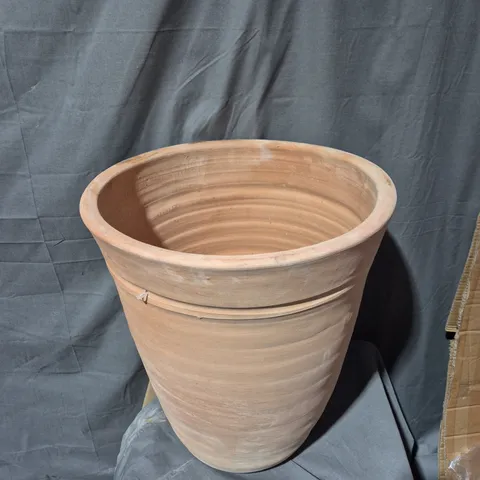 LARGE GARDEN PLANT POT - COLLECTION ONLY