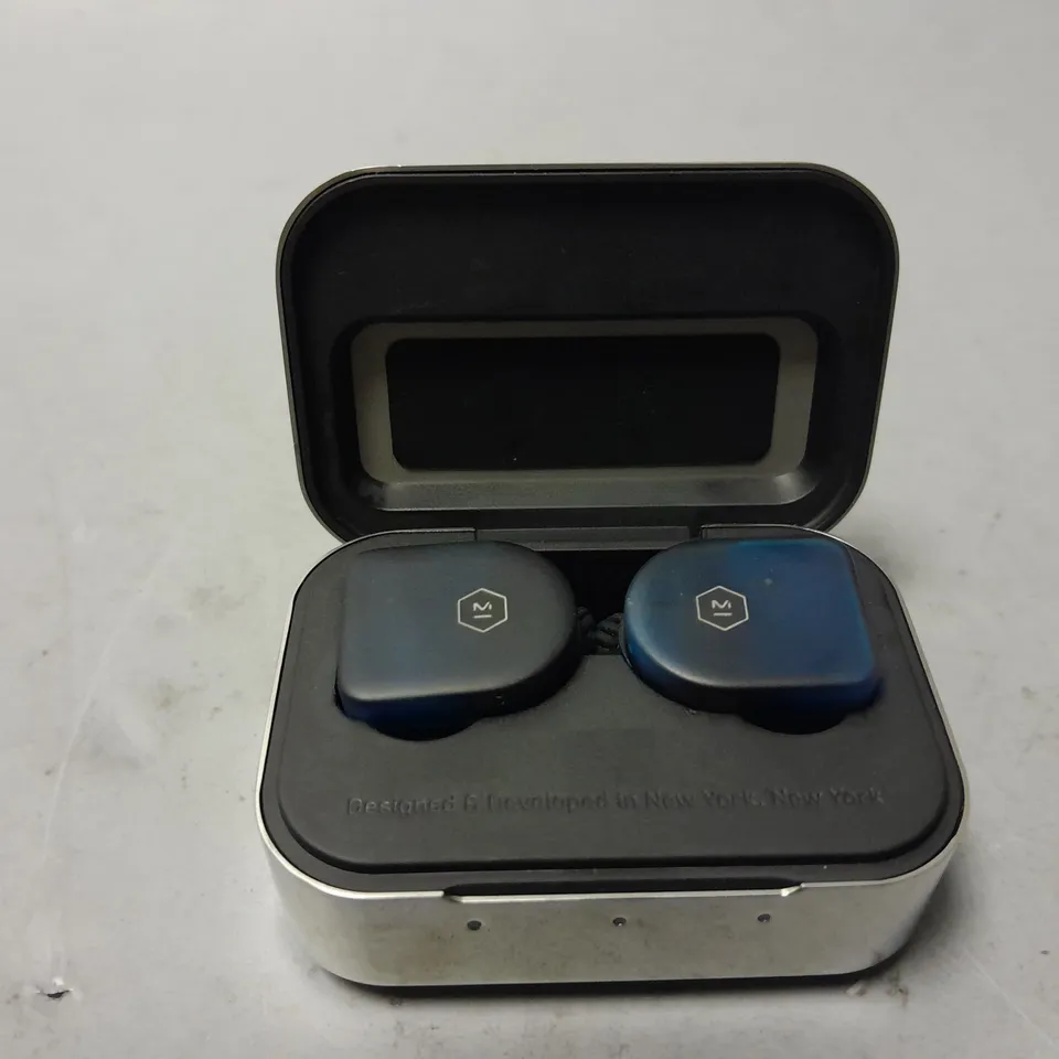 BOXED MASTER & DYNAMIC MW07 EARBUDS