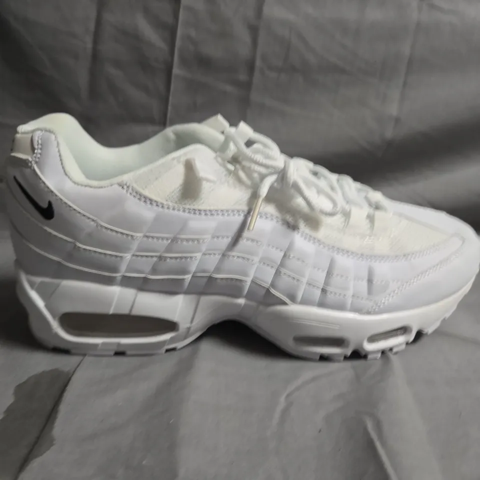 UNBOXED PAIR OF NIKE AIR MAZ 95'S IN WHITE - UK SIZE 10