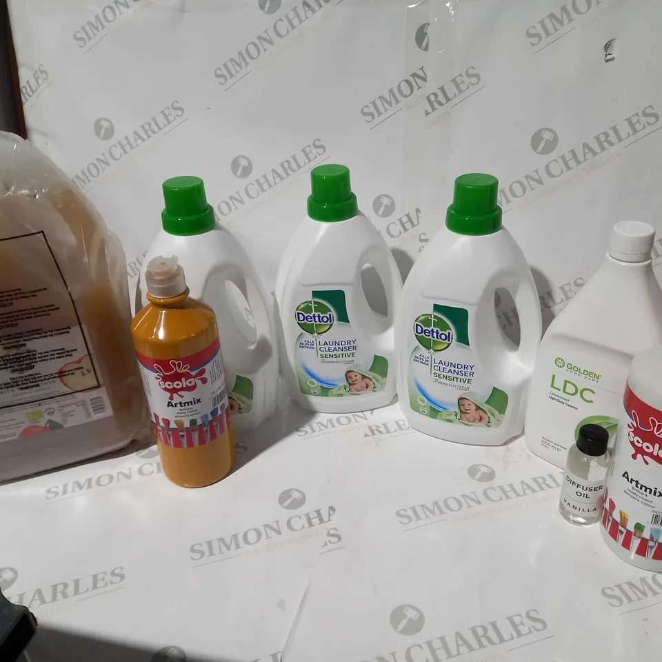 APPROXIMATELY 8 ASSORTED HOUSEHOLD ITEMS TO INCLUDE THE PINK STUFF, SCOLA ARTMIX RED PAINT, DETTOL LAUNDRY CLEANSER, ETC