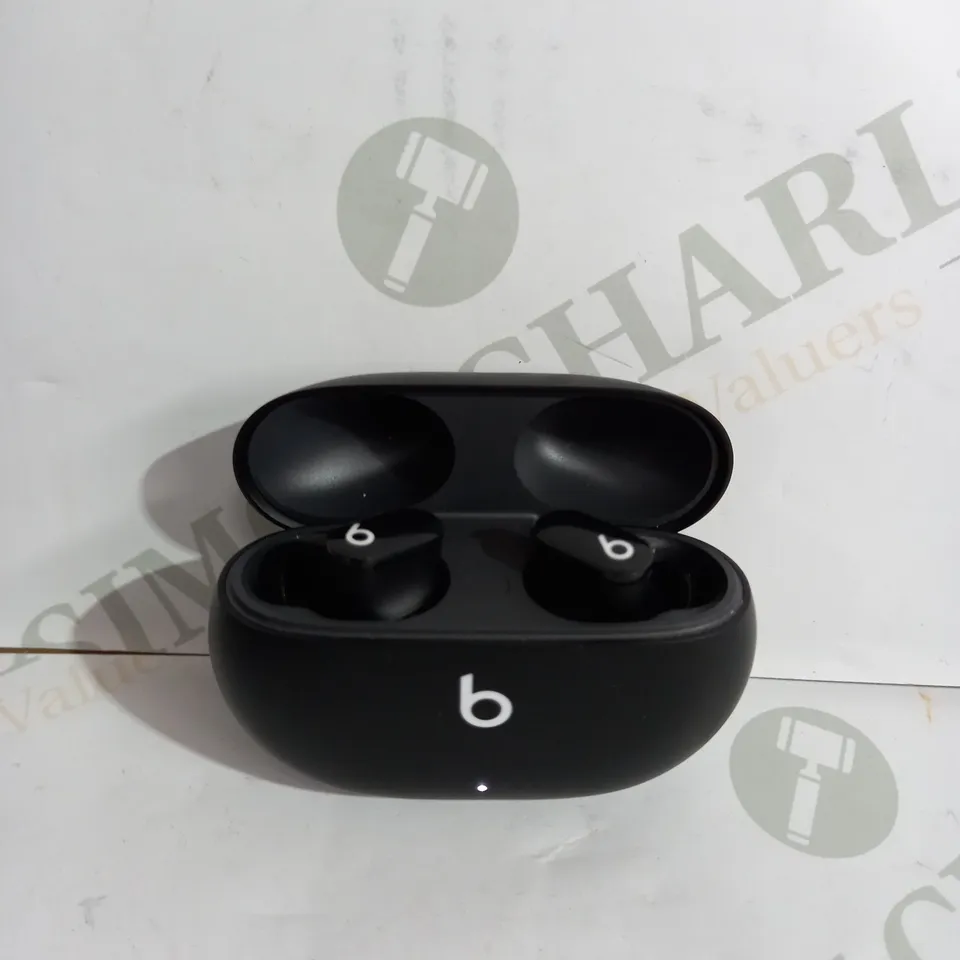 BEATS WIRELESS EARPHONES IN BLACK