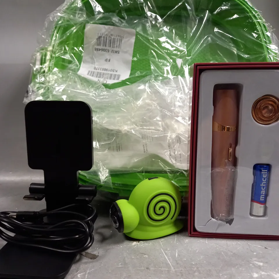 BOX OF APPROXIMATELY 10 ASSORTED ITEMS TO INCLUDE - BELL HOWELL PHONE HOLDER - WINDUP TORCH - SIMPLY BEAUTY HAIR REMOVER ETC