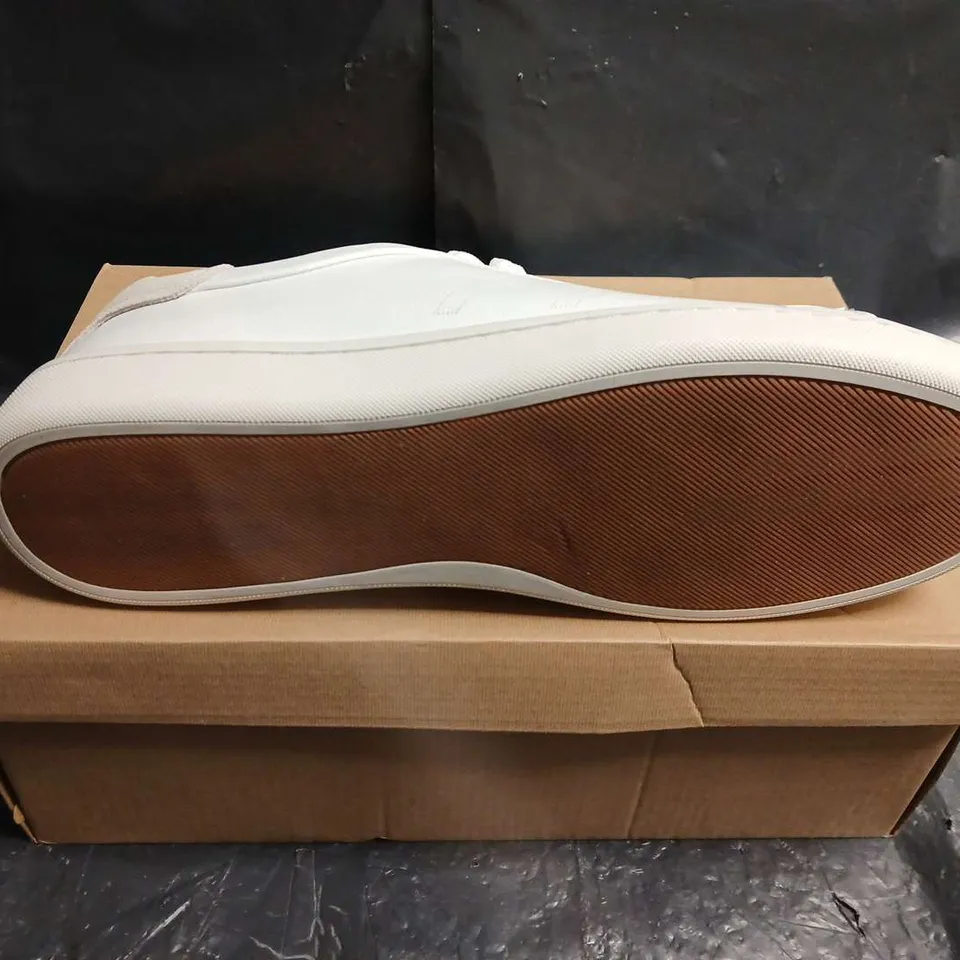 BOXED PAIR OF HACKETT SPORT BOND MINIMAL SNEAKERS – WHITE, UK 10 