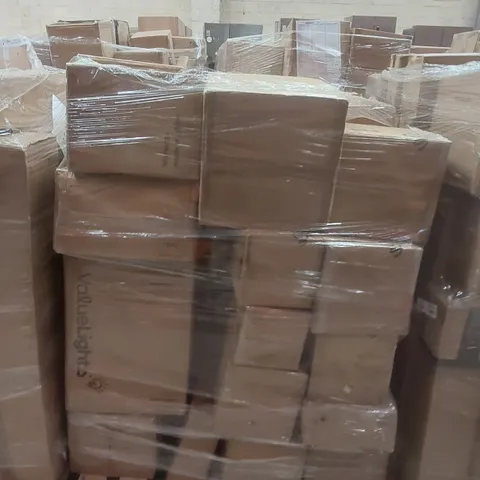 PALLET CONTAINING A VERY LARGE QUANTITY OF ASSORTED DESIGNER LIGHTING PRODUCTS