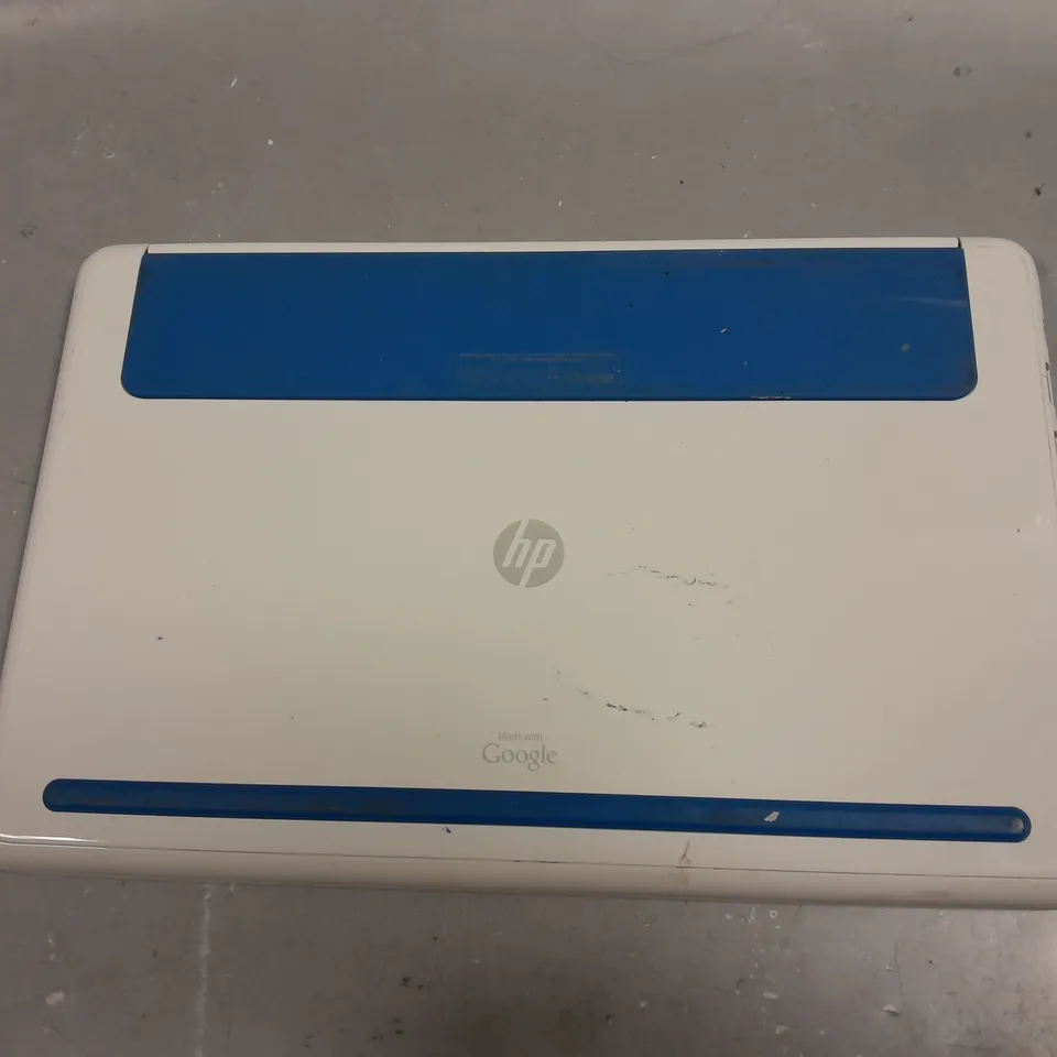 WHITE HP CHROMEBOOK CB2 11 
