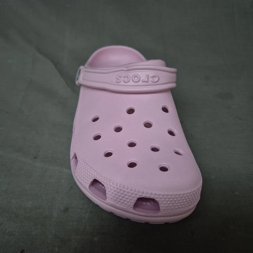 PAIR OF CROCS CLASSIC CLOGS IN PINK UK SIZE M7/W8