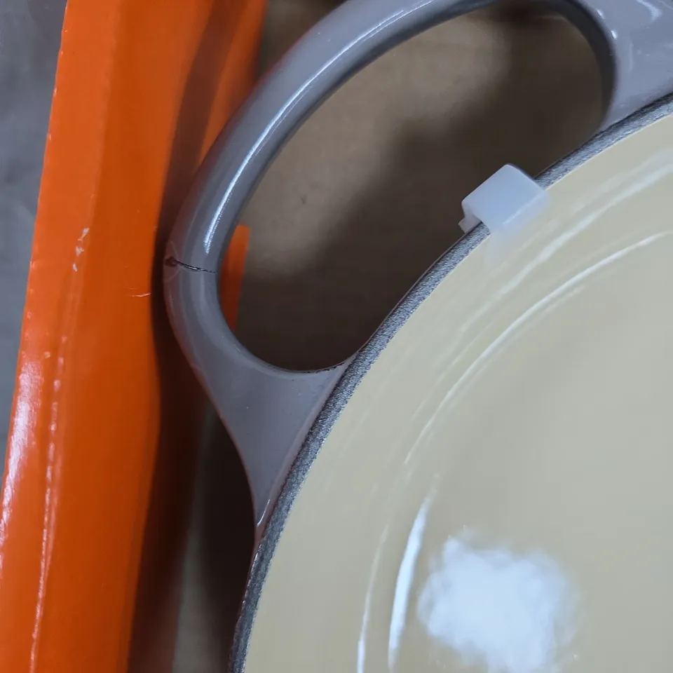 LE CREUSET 26CM SHALLOW CAST IRON CASSEROLE DISH 