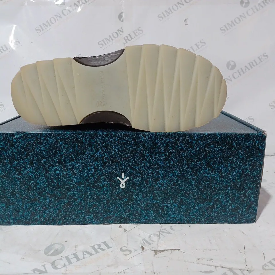 BOXED PAIR OF EMU AUSTRAILIA COMORO LEATHER BOOTS, OAK - SIZE 7