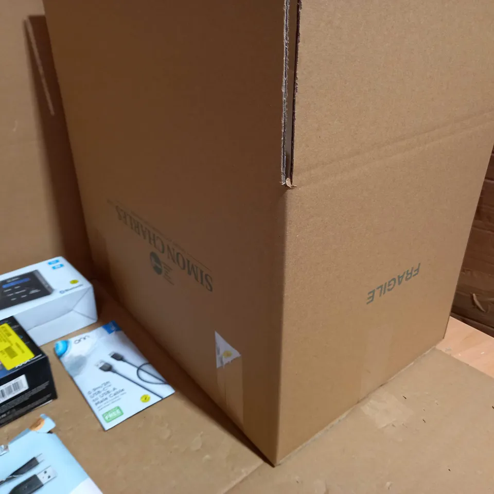 LOT OF APPROX 20 ASSORTED ELECTRICAL ITEMS TO INCLUDE: REMOTE CONTROLS, USB CABLE, RADIO 