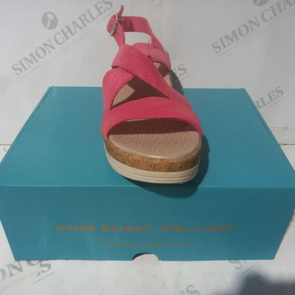 BOXED PAIR OF BZEES OPEN TOE WEDGE SANDALS IN PINK SIZE 6