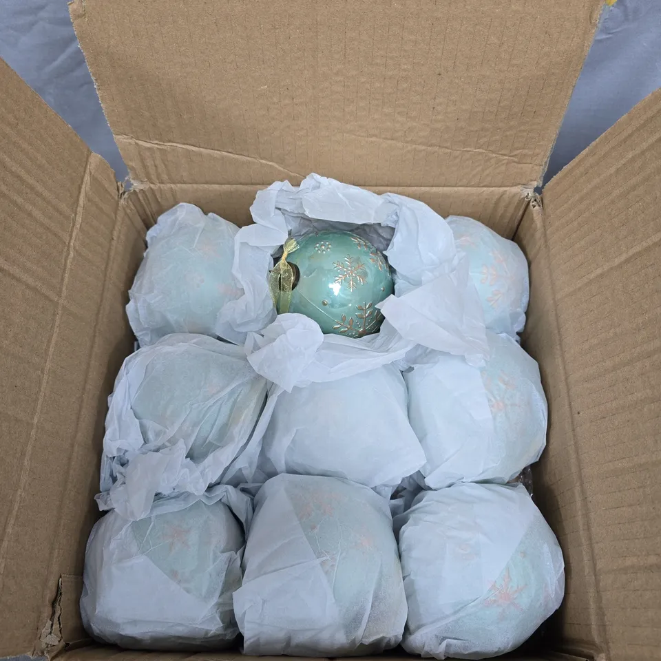 BOX OF APPROX 9 CHRISTMAS TREE BAUBLES