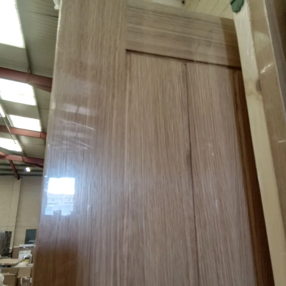 PACKAGED 1981 X 762MM OAK VENEER PRE FINISHED COTTAGE INTERNAL DOOR