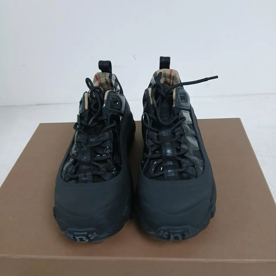 BURBERRY LOW TOP SNEAKER – BLACK SIZE 2