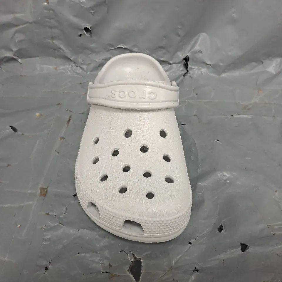 PAIR OF CROCS CLASSIC KIDS CLOGS IN GREY SIZE UK J3