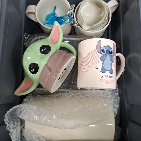 APPROXIMATELY 10 ASSORTED HOUSEHOLD ITEMS TO INCLUDE MUGS, FRAMES ETC 