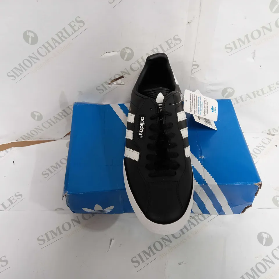 BOXED PAIR OF ADIDAS SAMBA SPORTS SHOES IN BLACK - UK SIZE 9