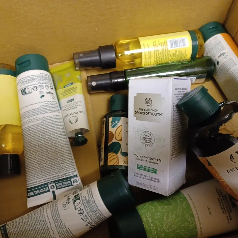 APPROXIMATELY 10 ASSORTED THE BODY SHOP HEALTH AND BEAUTY PRODUCTS TO INCLUDE SATSUMA SHOWER GEL, DROPS OF YOUTH, SEAWEED OIL-CONTROL EXFOLIATOR