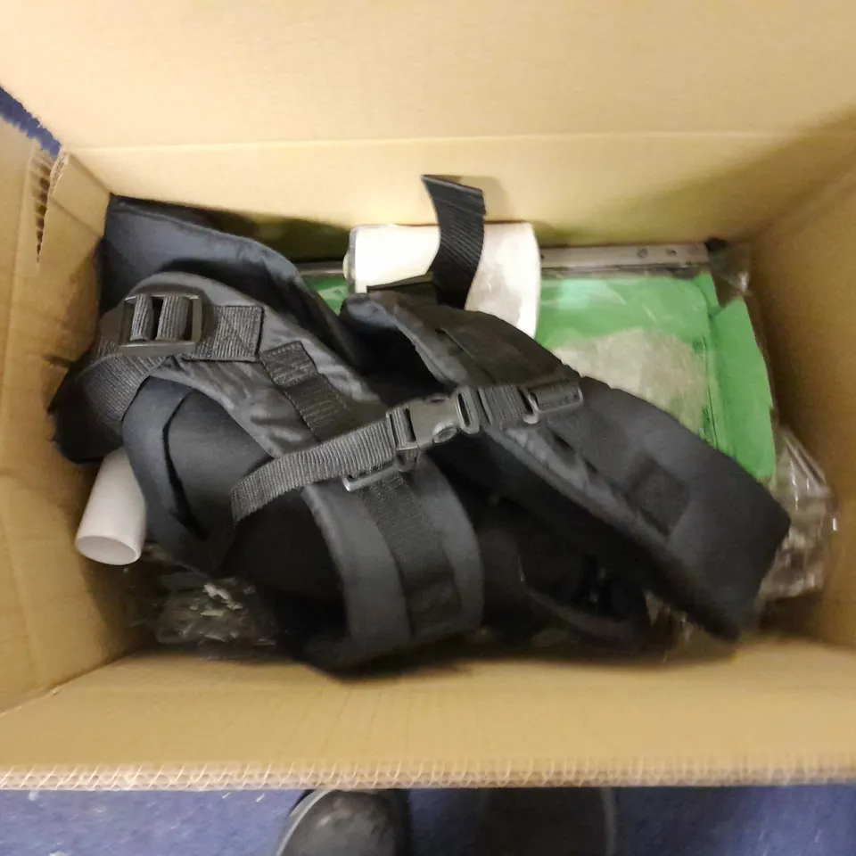 APPROXIMATELY 9 ASSORTED HOUSEHOLD ITEMS TO INCLUDE SLEEPDOWN TEDDY FLEECE LONG CARDIGAN, SCENTSY LILY GARDEN JAR, ABB M8 ST/ST ALLEN CAPHEAD SCREW, ETC