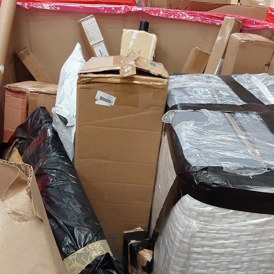 PALLET OF ASSORTED ITEMS INCLUDING: ELECTRIC BLANKET, LED CEILING LIGHTS, FOLDING BED , UMBRELLAS 