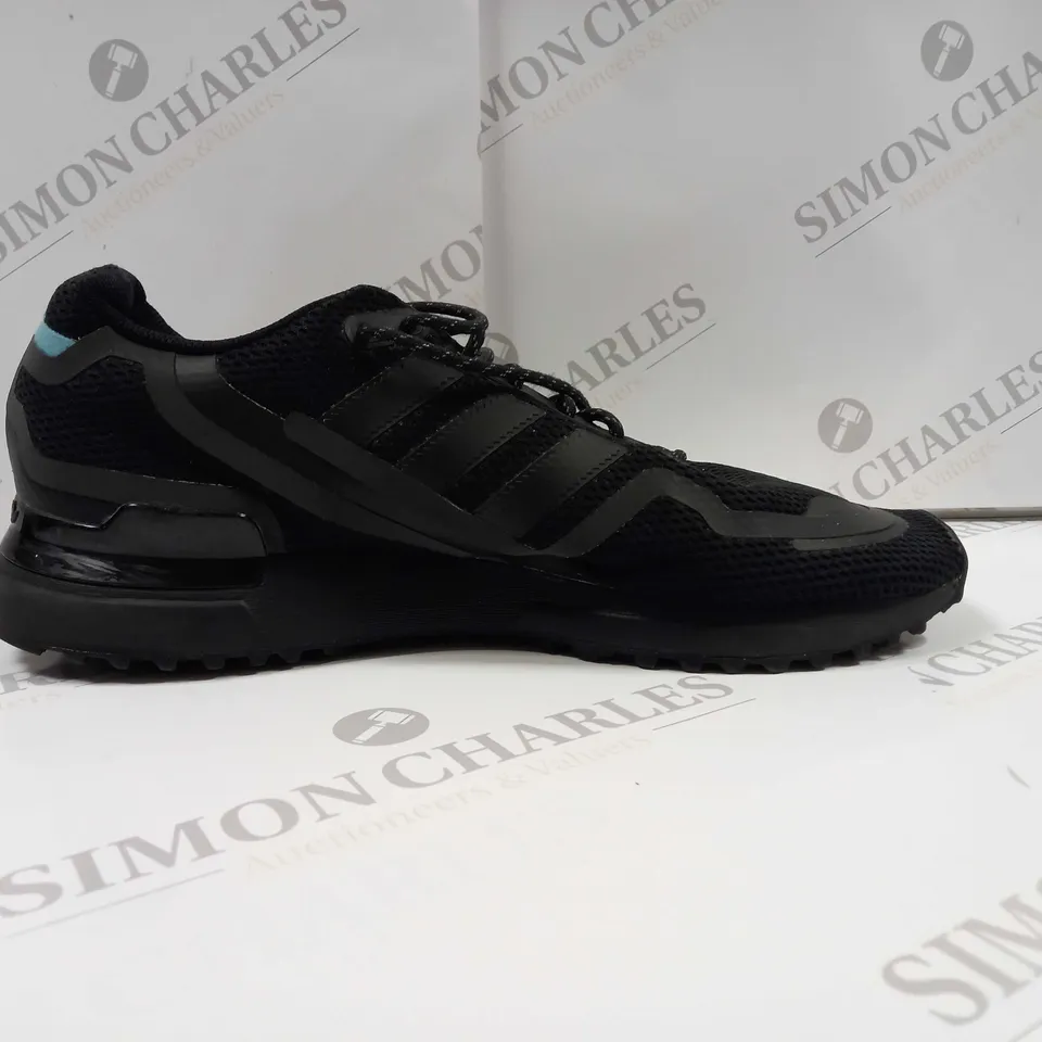 BOXED PAIR OF ADIDAS TRAINERS UK SIZE 10.5