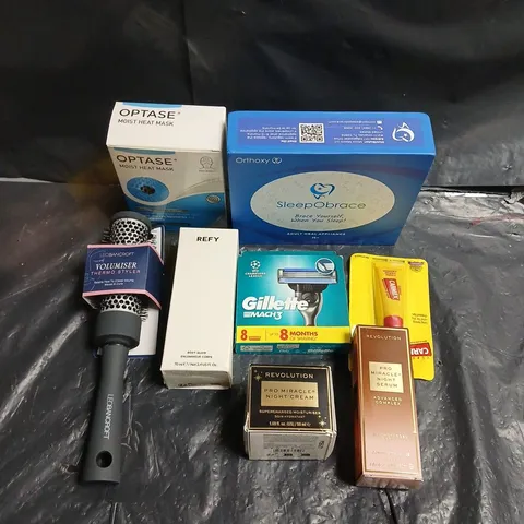 APPROXIMATEY 20 ASSORTED HEALTH AND BEAUTY PRODUCTS TO INCLUDE - GILLETTE MACH 3 BLADES - PRO MIRACLE NIGHT SERUM - REFY BODY GLOW - ETC