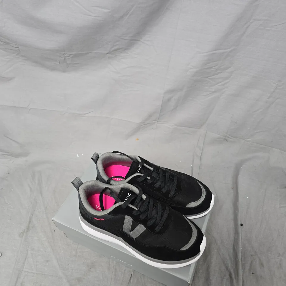 UK 6 VIONIC WOMEN'S SNEAKERS – BLACK/GRAY (US 8)