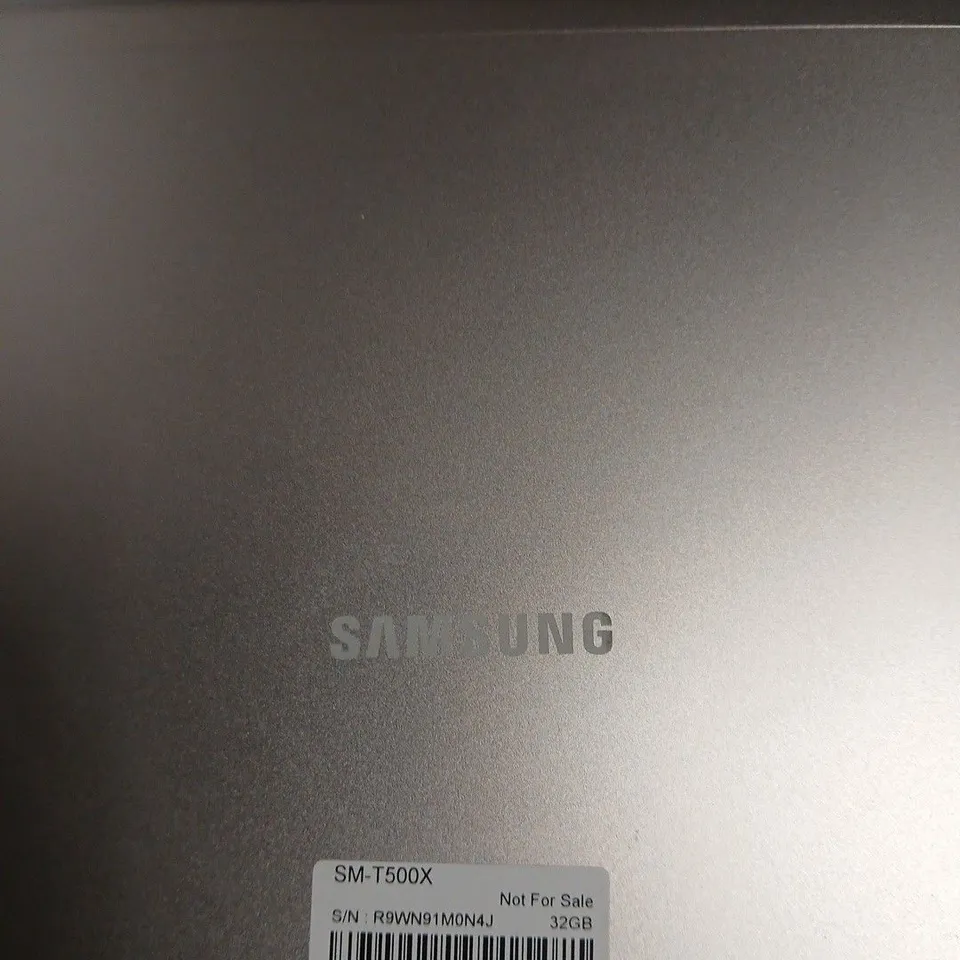 SAMSUNG GALAXY TABLET SM-T500X 32GB - CRACKED SCREEN 