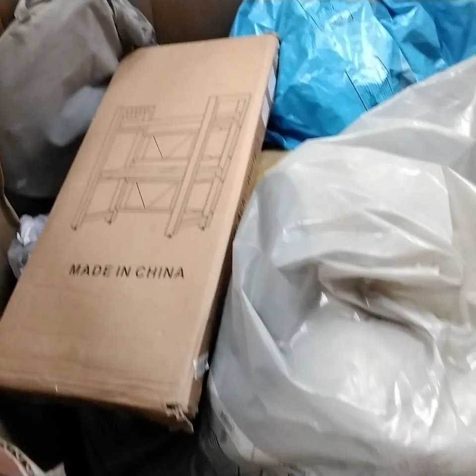 PALLET OF HOUSEHOLD ITEMS TO INCLUDE NUTRIBULLET JUICER, BLINDS, CORDLESS VACUUM CLEANER AND TEETH WHITENING UNIF ECT 