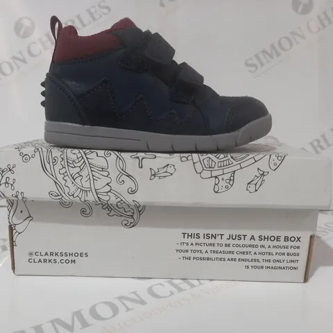 BOXED PAIR OF CLARKS REX PARK T KIDS SHOES IN NAVY UK SIZE 6.5
