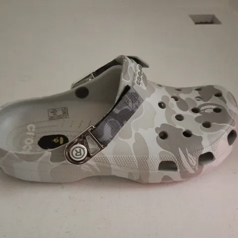 CROCS CLASSIC GREY UK M8/W9